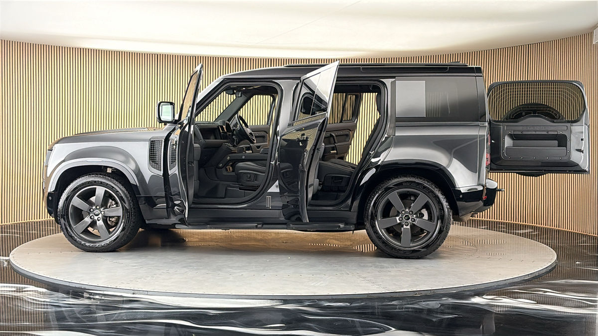 More views of Land Rover Defender 110