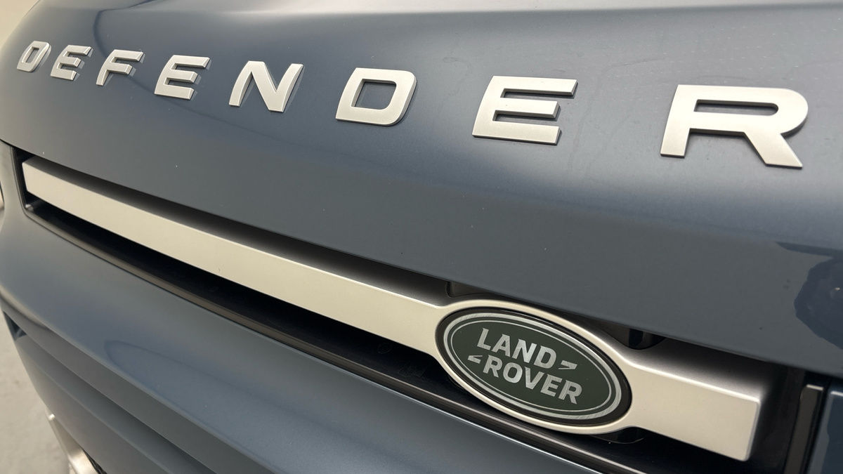 Land Rover Defender 110 Image 24