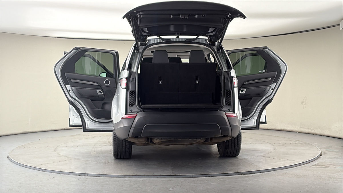 More views of Land Rover Discovery