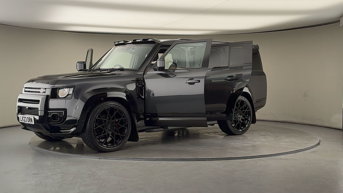 Land Rover Defender 130 Urban Image 22