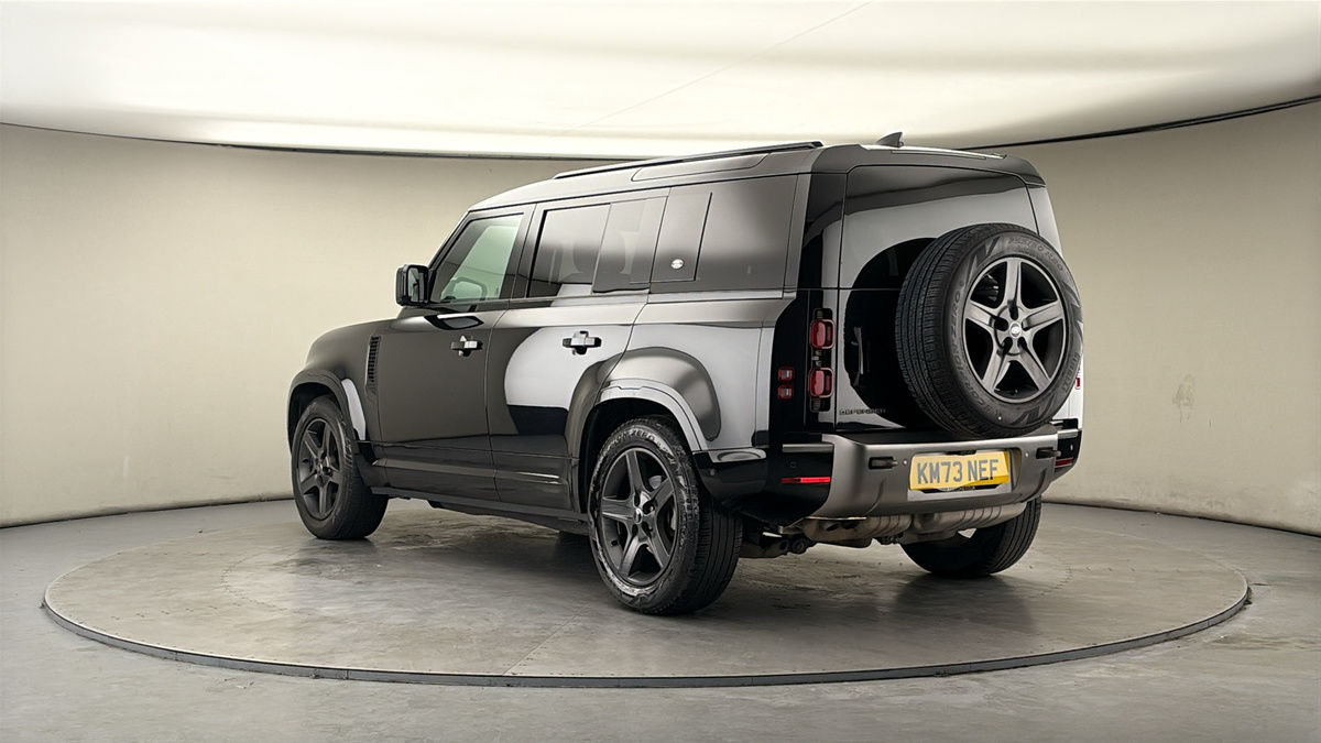 Land Rover Defender 110 Image 2
