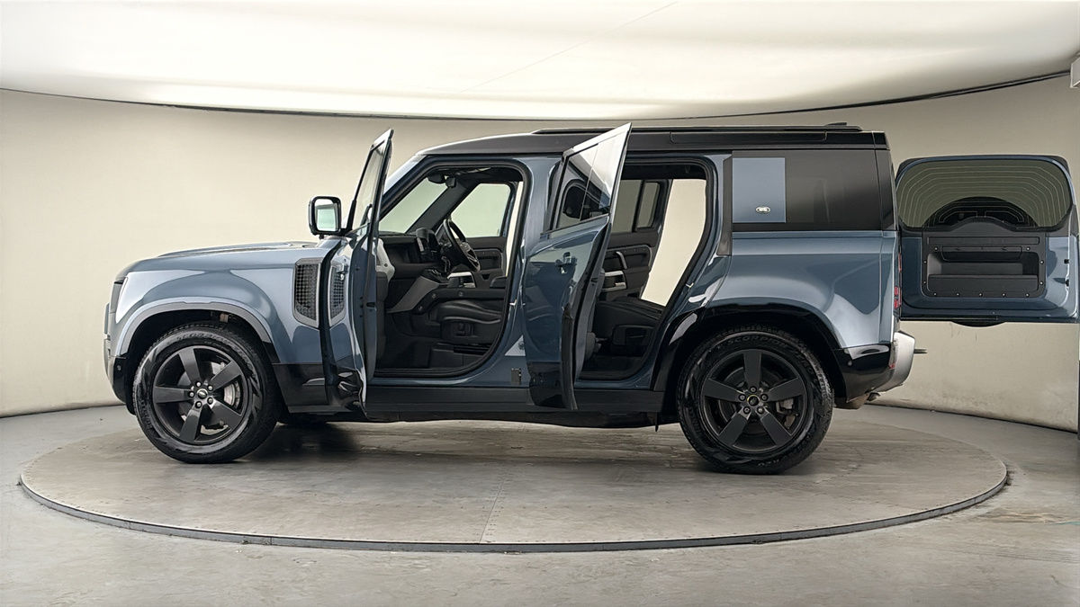 More views of Land Rover Defender 110