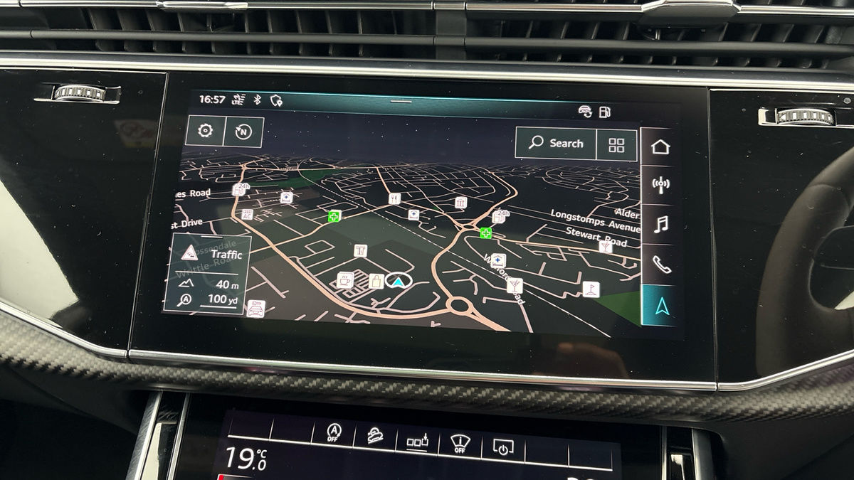 Audi RSQ8 Image 17