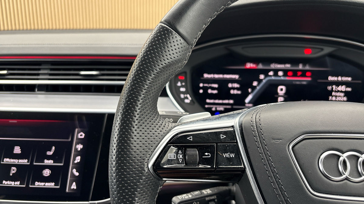 Audi S8 Image 13