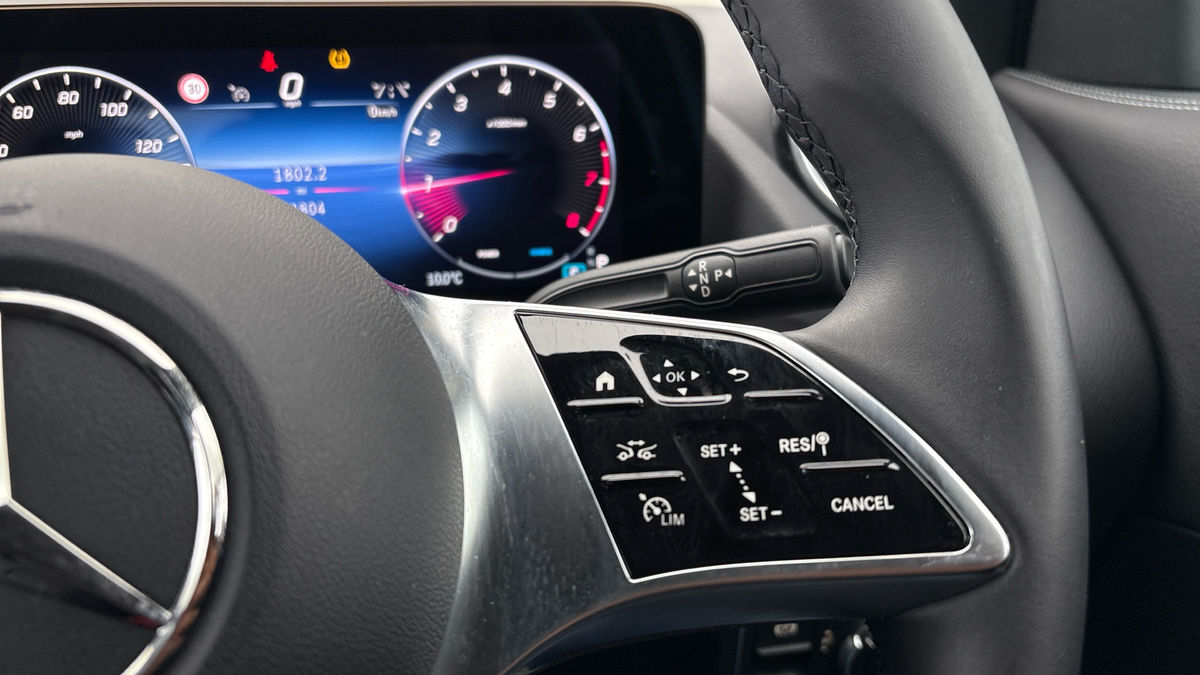 Mercedes-Benz GLA Image 14