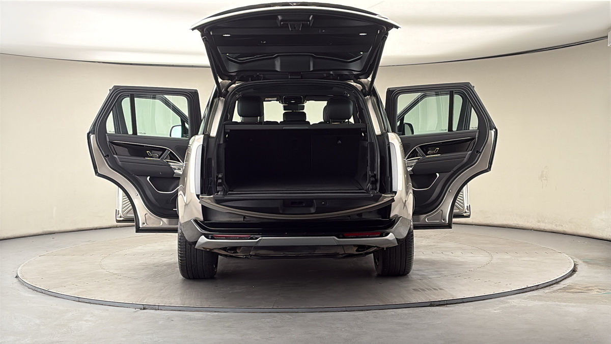 More views of Land Rover Range Rover