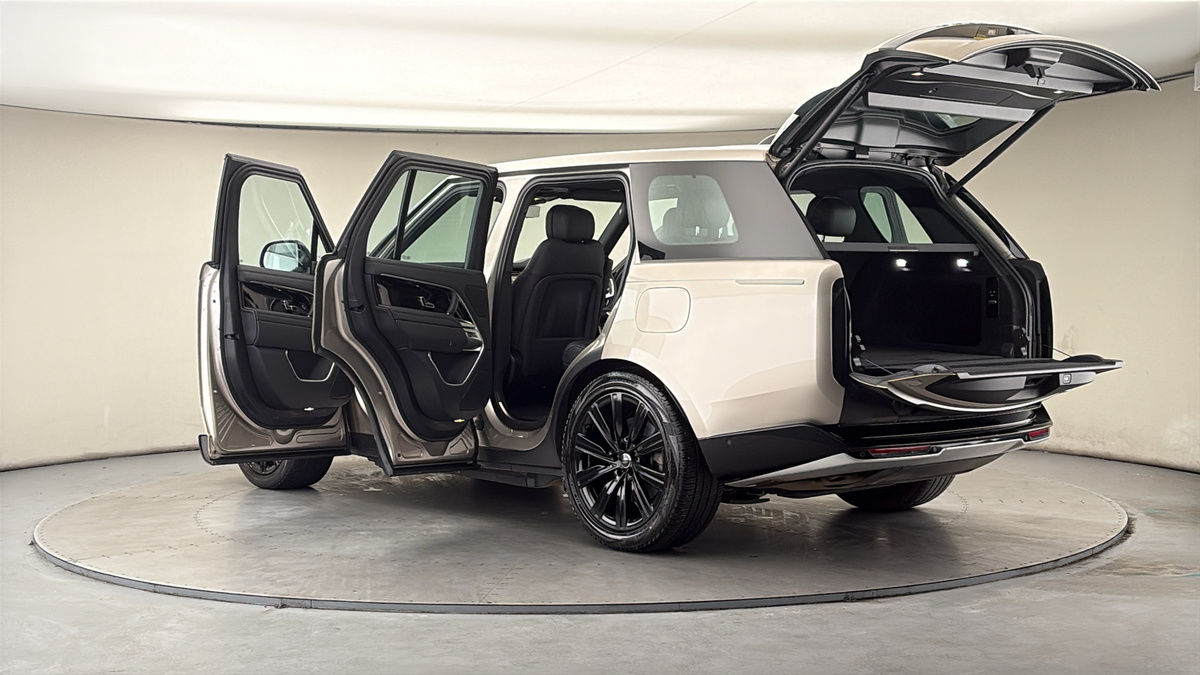 More views of Land Rover Range Rover