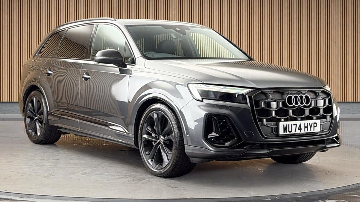 Audi Q7 Sticky Header Image