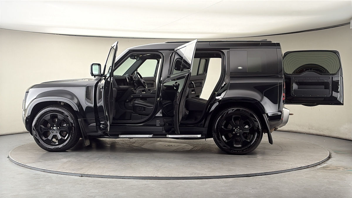 More views of Land Rover Defender 110