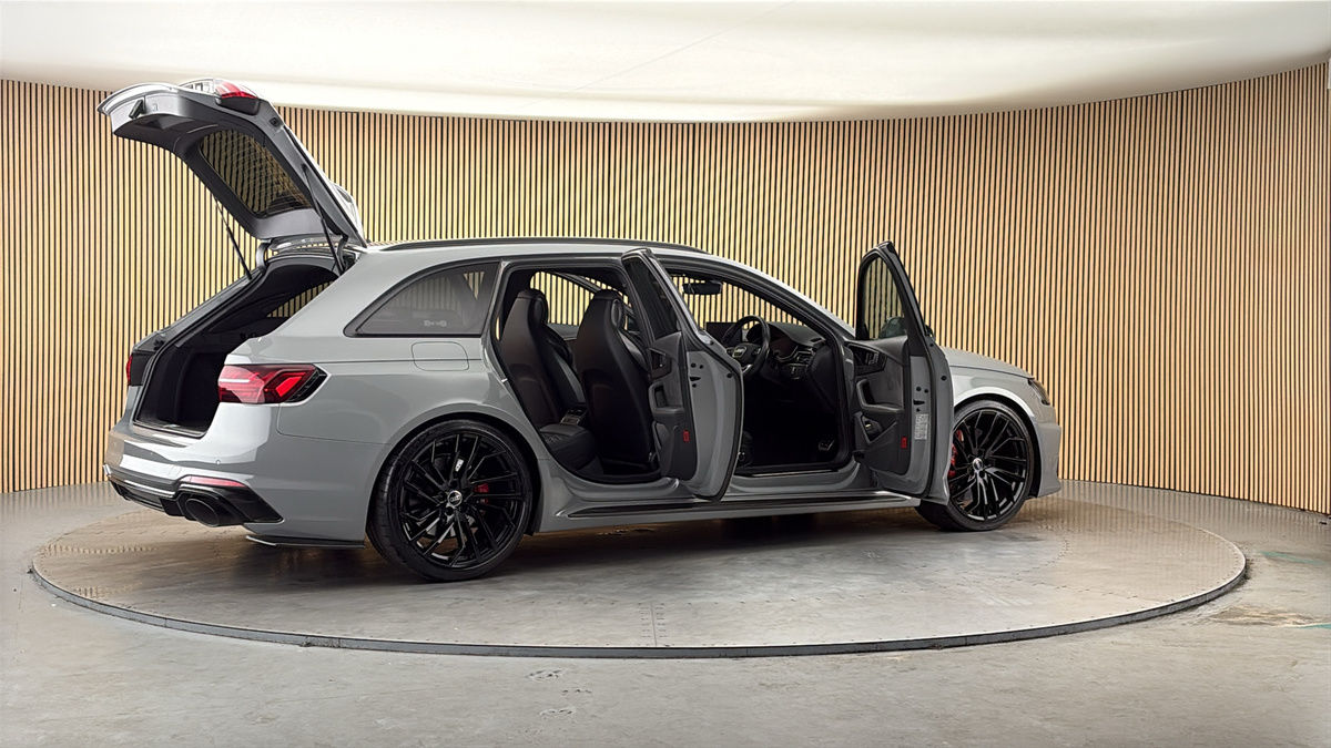 More views of Audi RS4 Avant