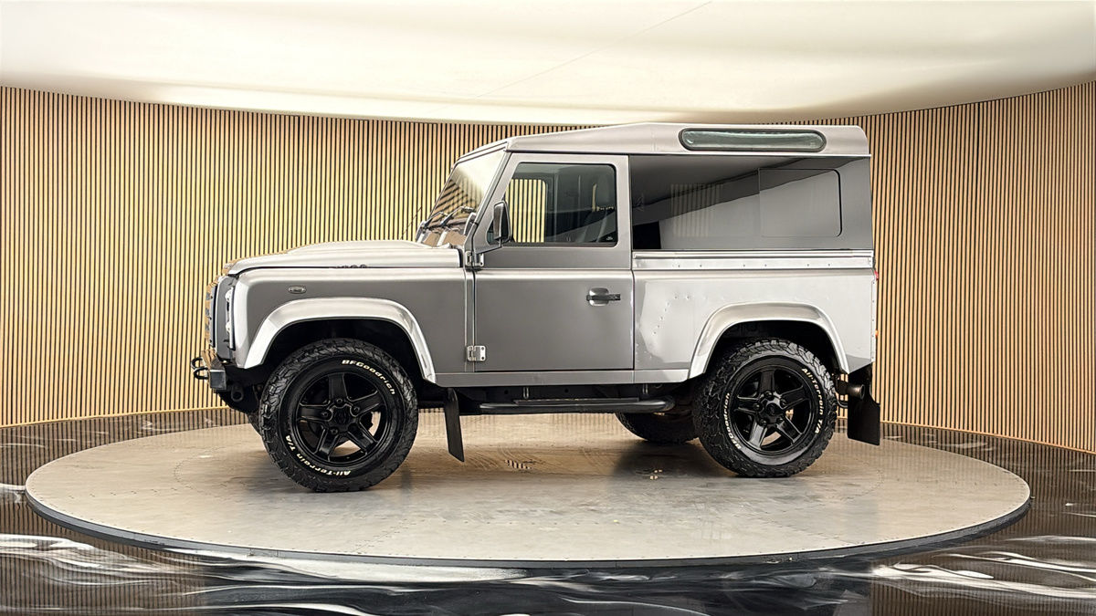 More views of Land Rover Defender 90
