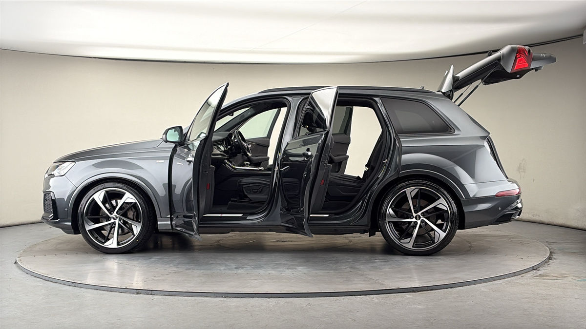 More views of Audi Q7