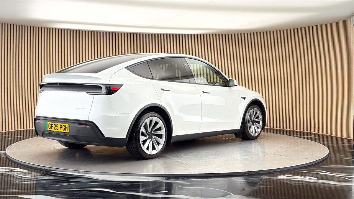 Tesla Model Y Image 21