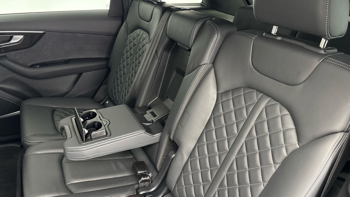 Audi SQ7 Image 9
