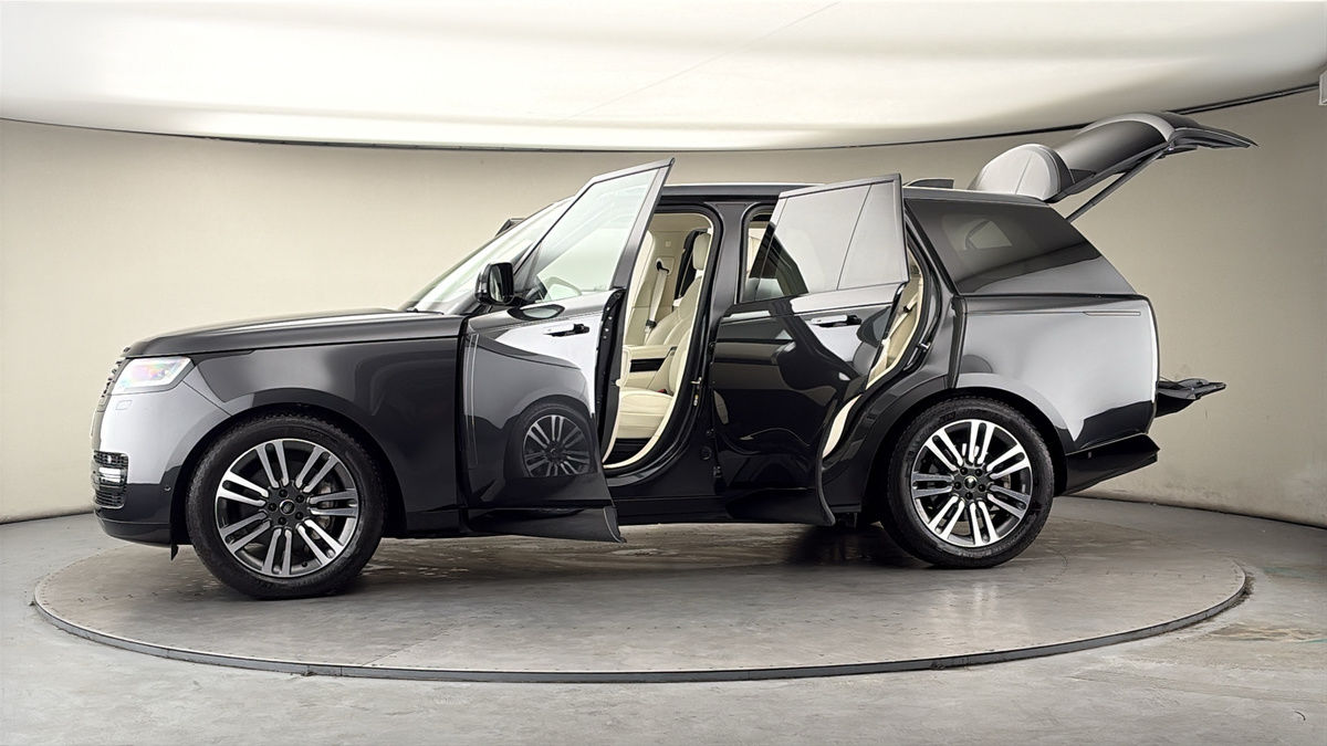 More views of Land Rover Range Rover