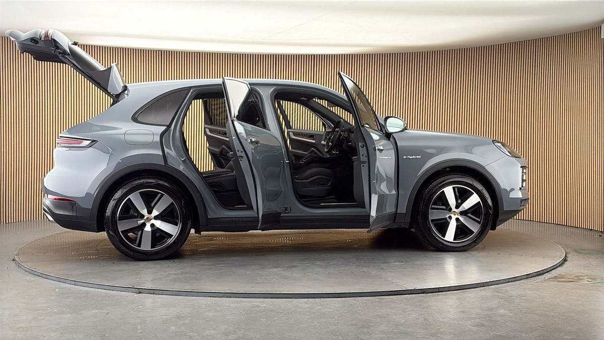 More views of Porsche Cayenne