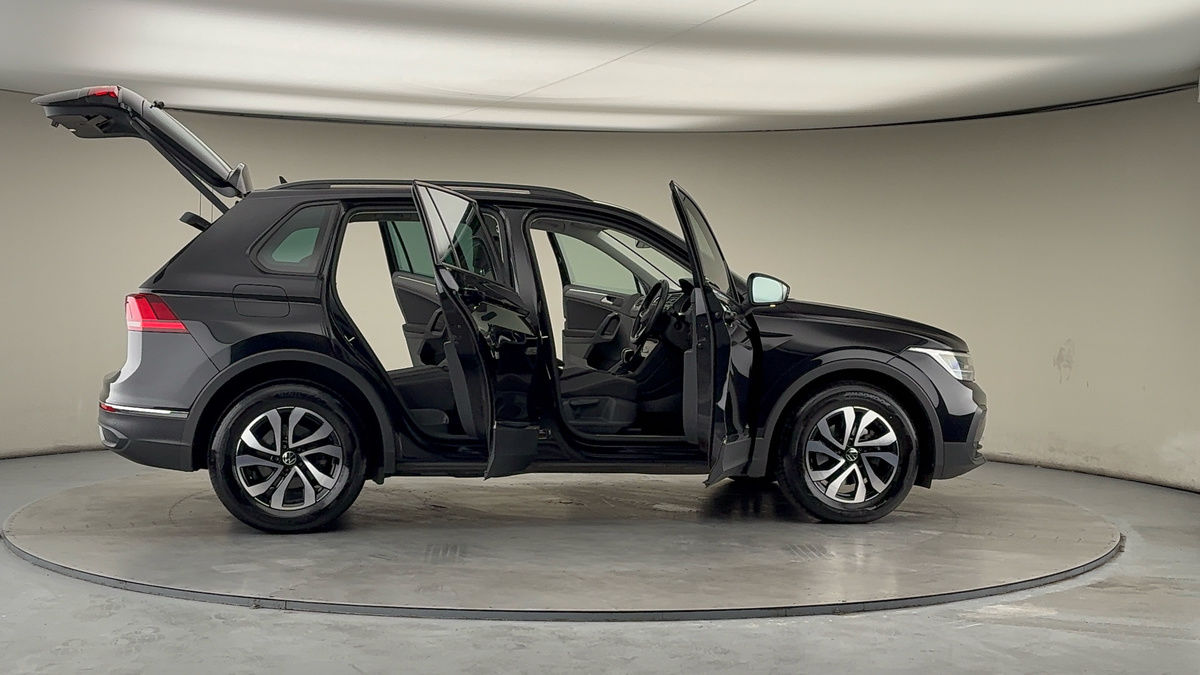 More views of Volkswagen Tiguan