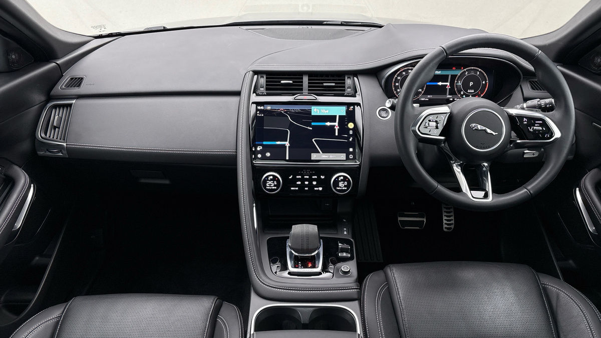 Jaguar E-PACE Image 12