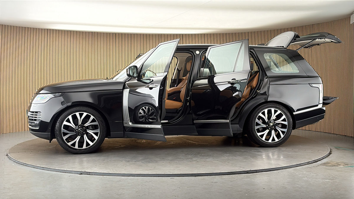 More views of Land Rover Range Rover