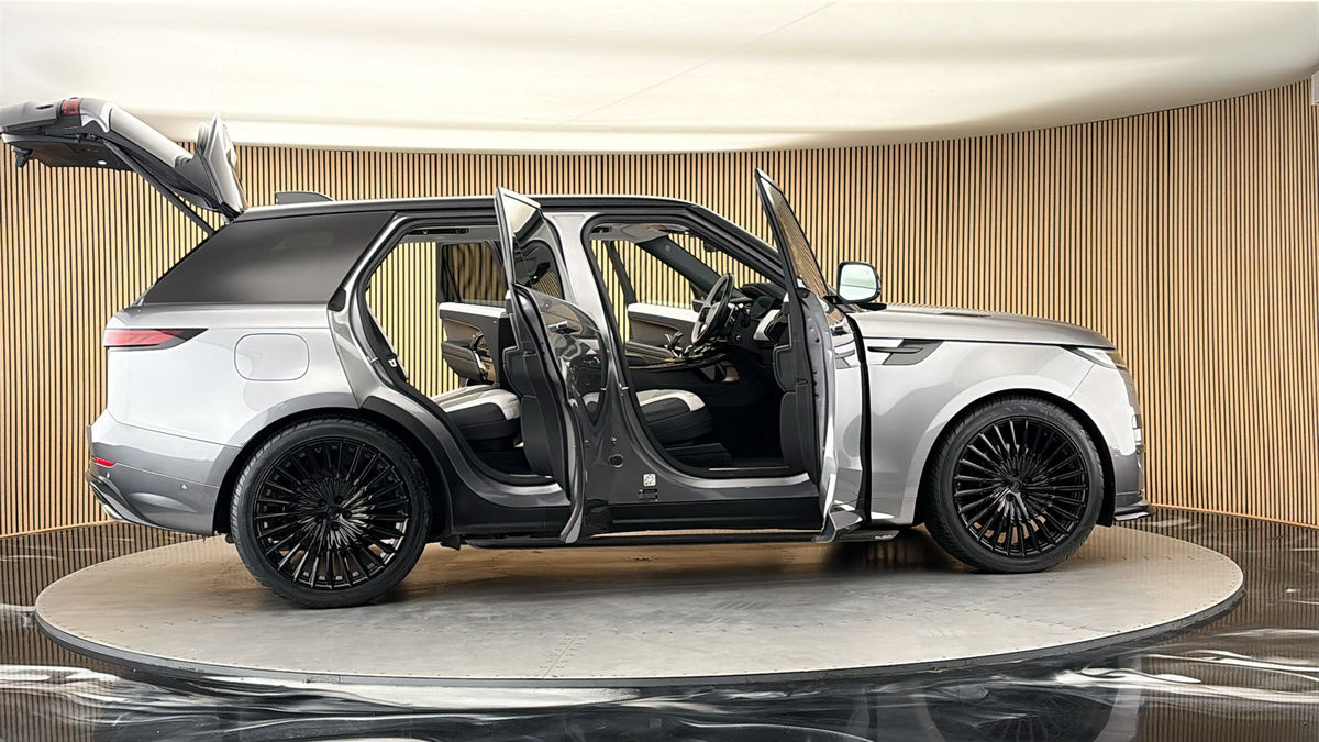 More views of Land Rover Range Rover Sport
