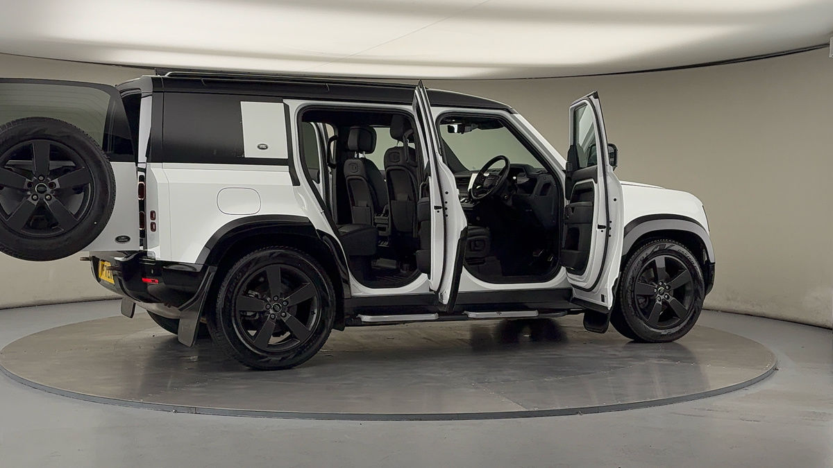 More views of Land Rover Defender 110