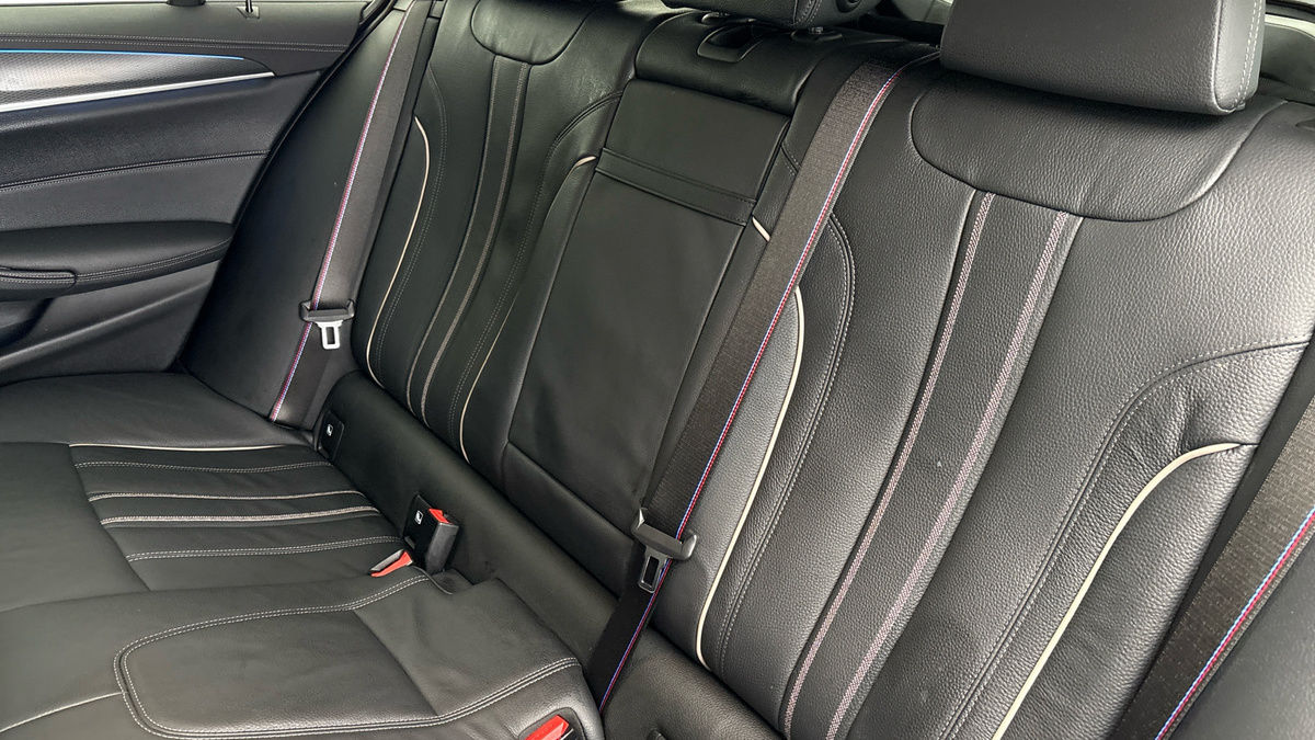 BMW 5 Series Image 8