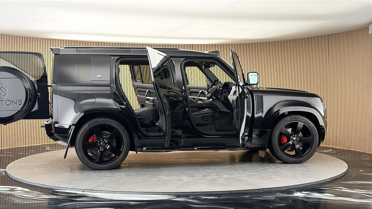 More views of Land Rover Defender 110