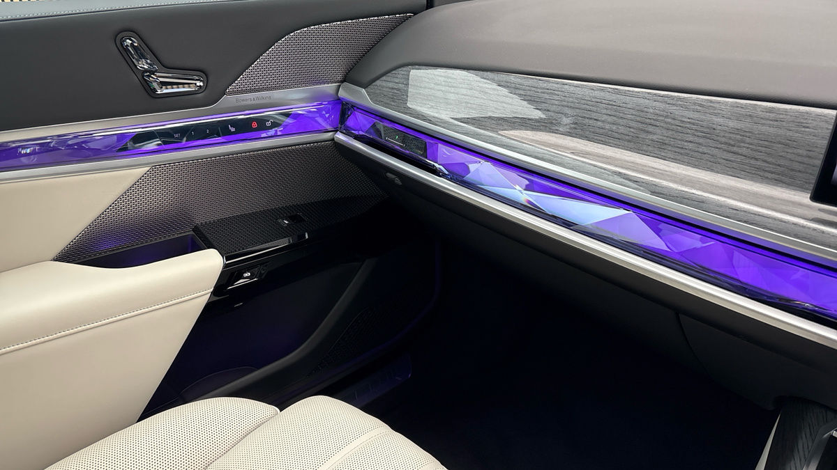 More views of BMW i7
