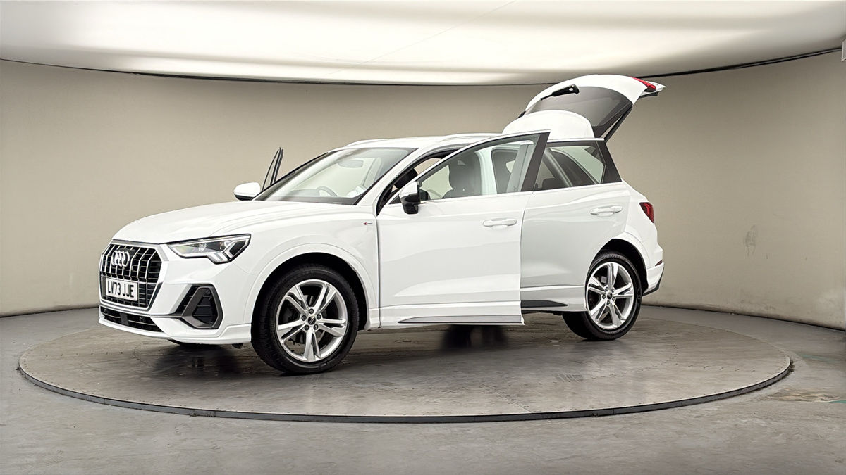 More views of Audi Q3