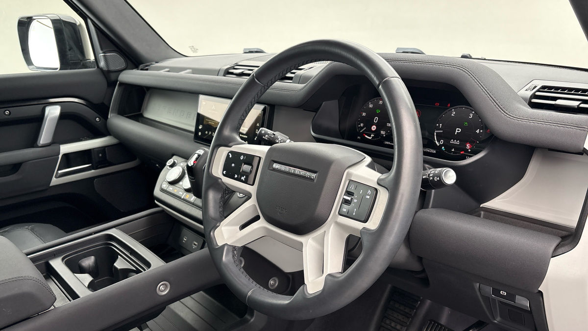 Land Rover Defender 110 Image 5