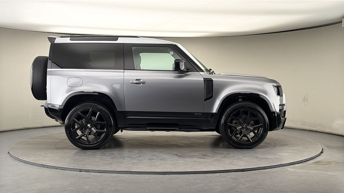 Land Rover Defender 90 Image 16