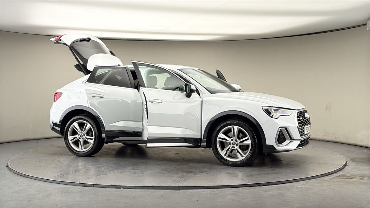 More views of Audi Q3