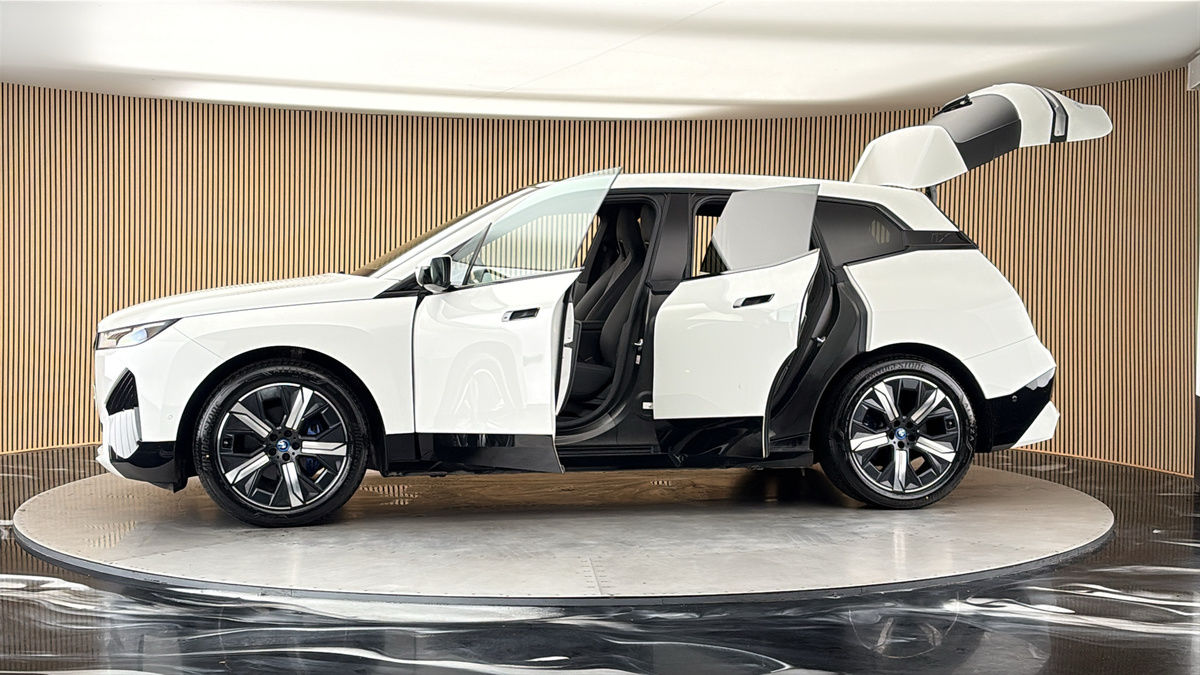 More views of BMW iX