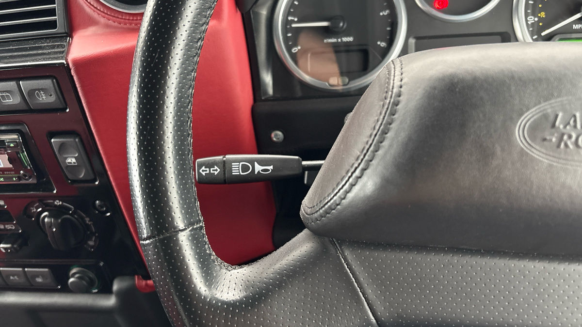 Land Rover Defender 90 Image 13