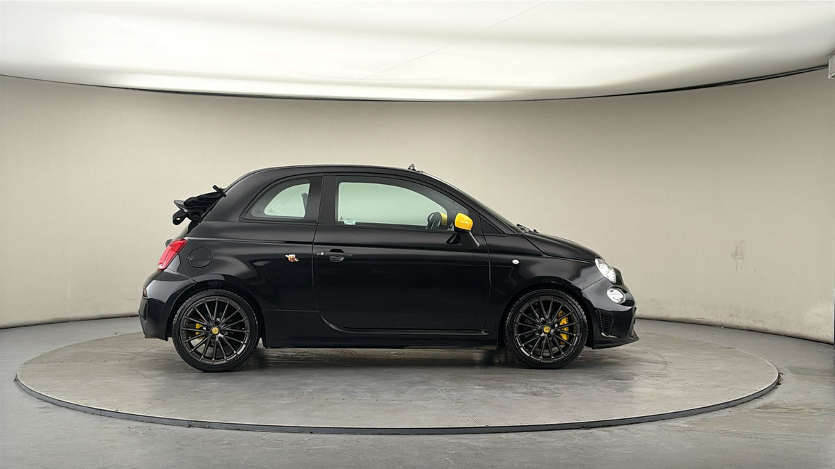 Abarth 695C Image 16