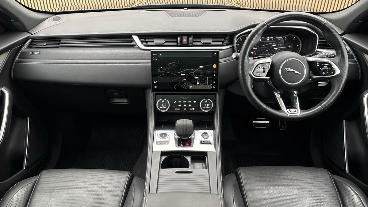 Jaguar F-PACE Image 12