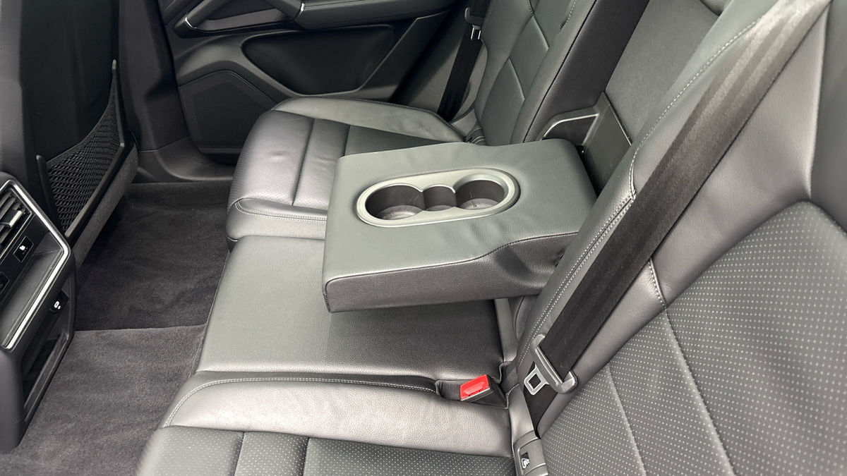 Porsche Cayenne Image 9