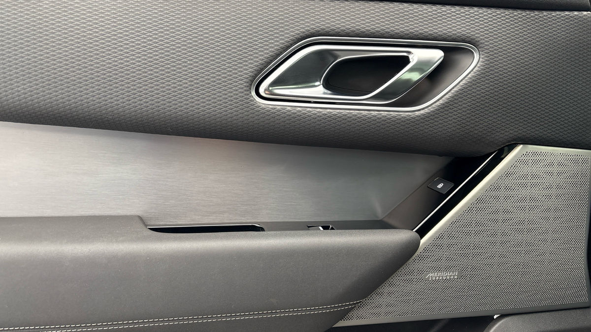 Land Rover Range Rover Velar Image 19