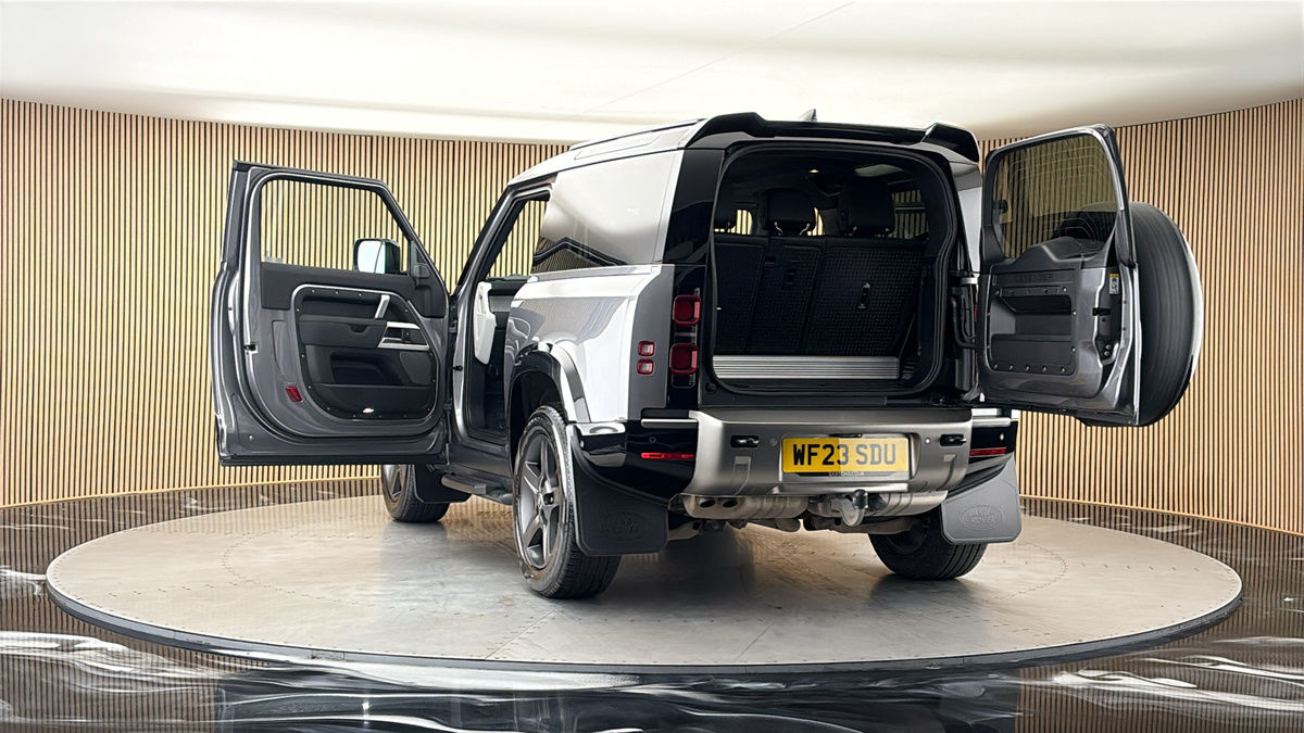More views of Land Rover Defender 90