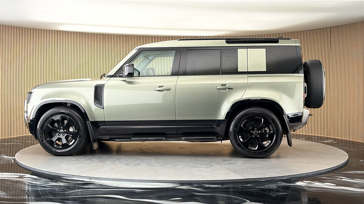 More views of Land Rover Defender 110
