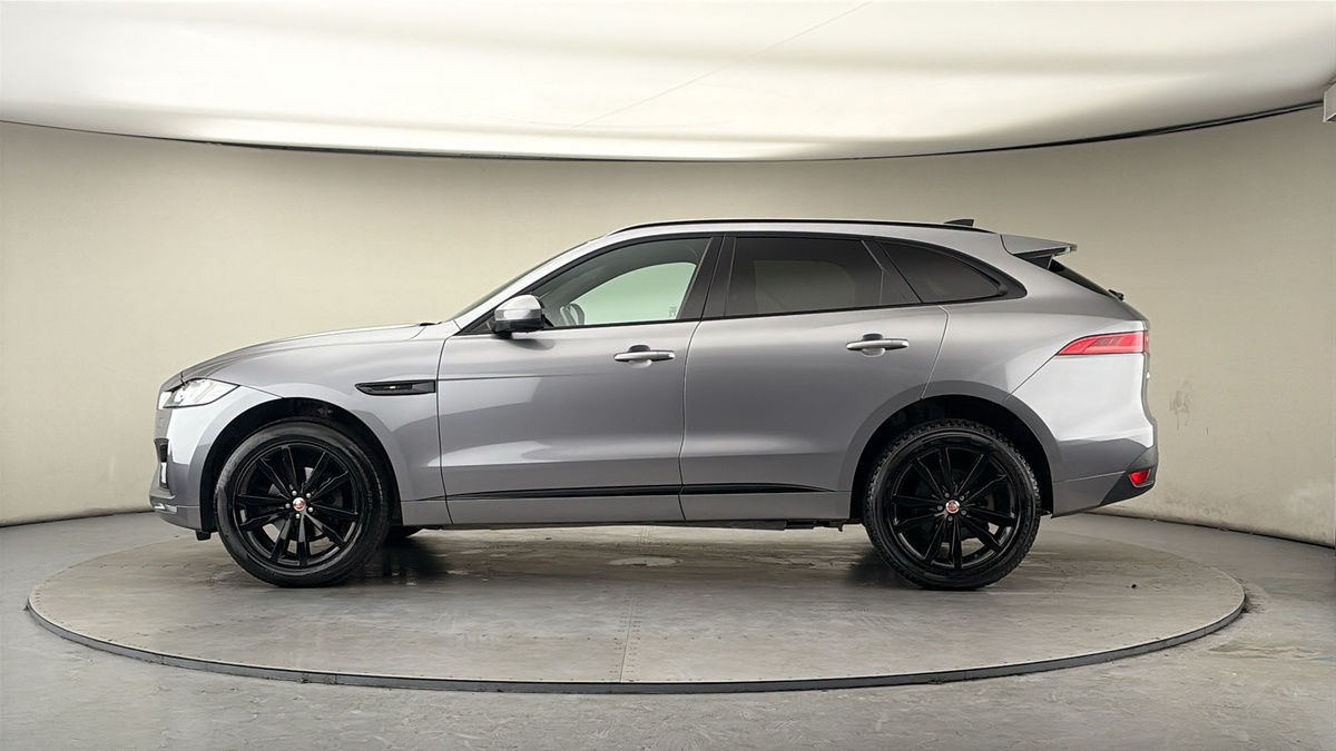 Jaguar F-PACE Image 15
