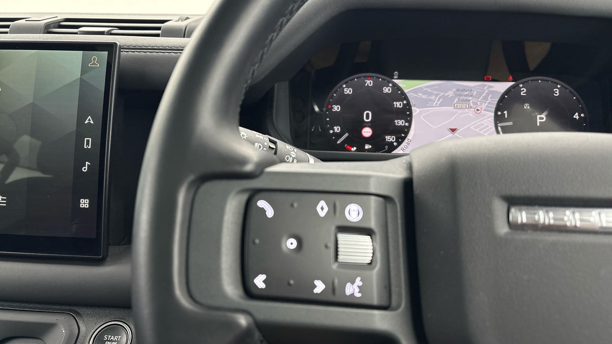 Land Rover Defender 110 Image 13