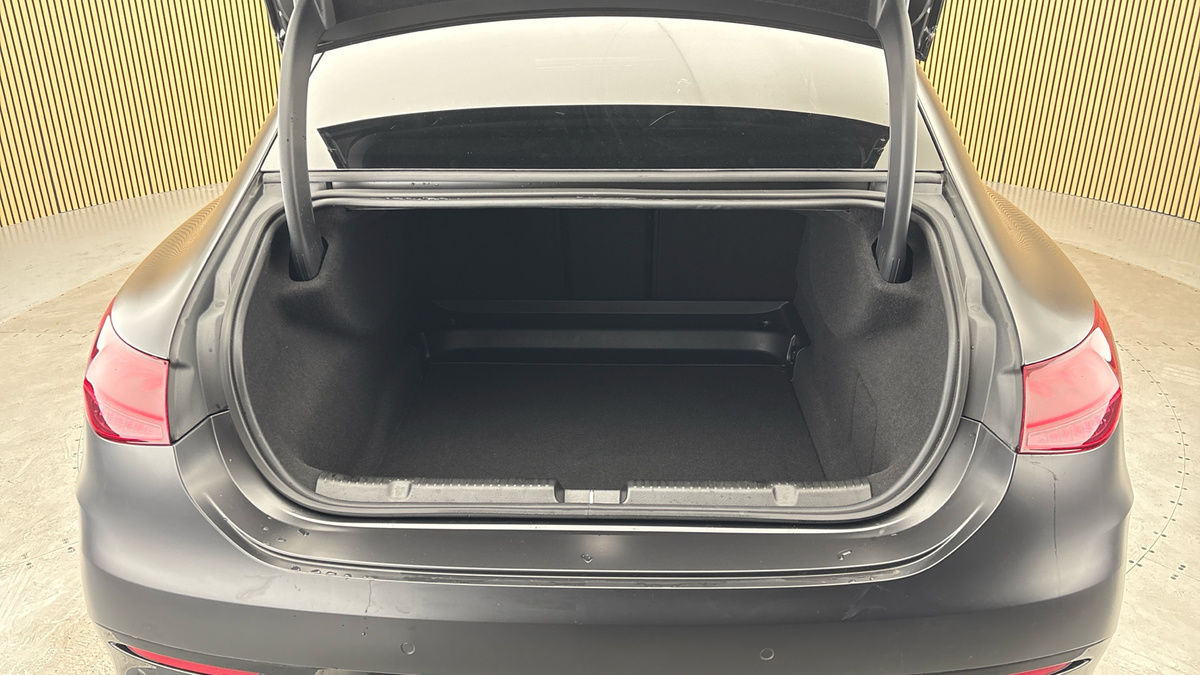 Mercedes-Benz EQE Image 11