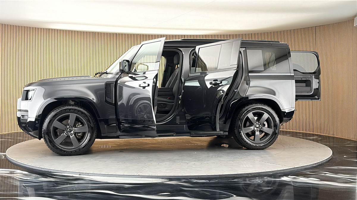 More views of Land Rover Defender 110