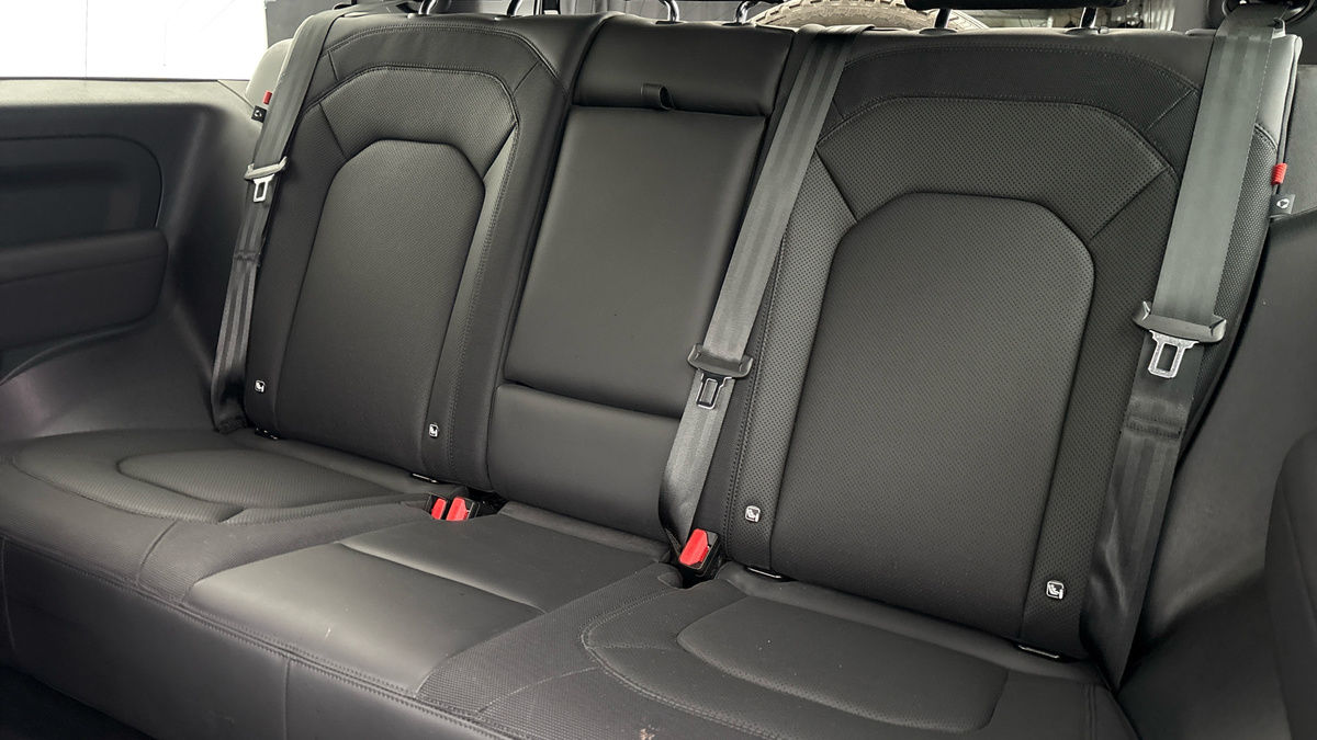 Land Rover Defender 90 Image 8