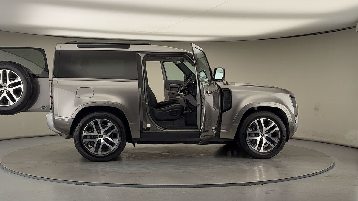 More views of Land Rover Defender 90