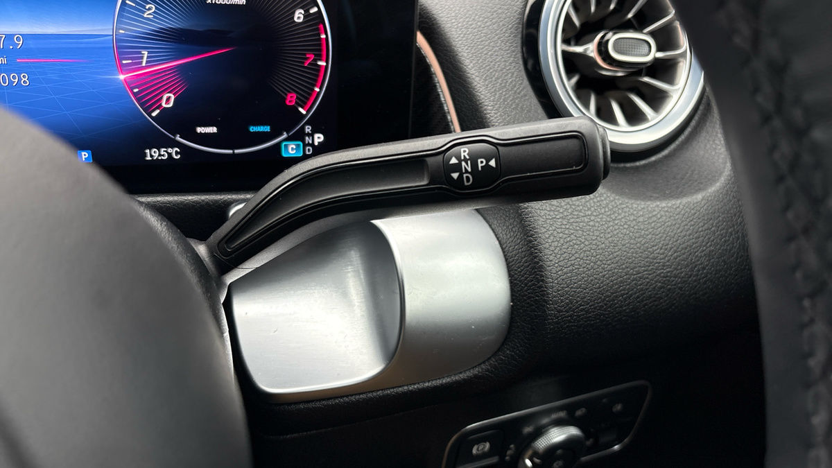 Mercedes-Benz GLB Image 6