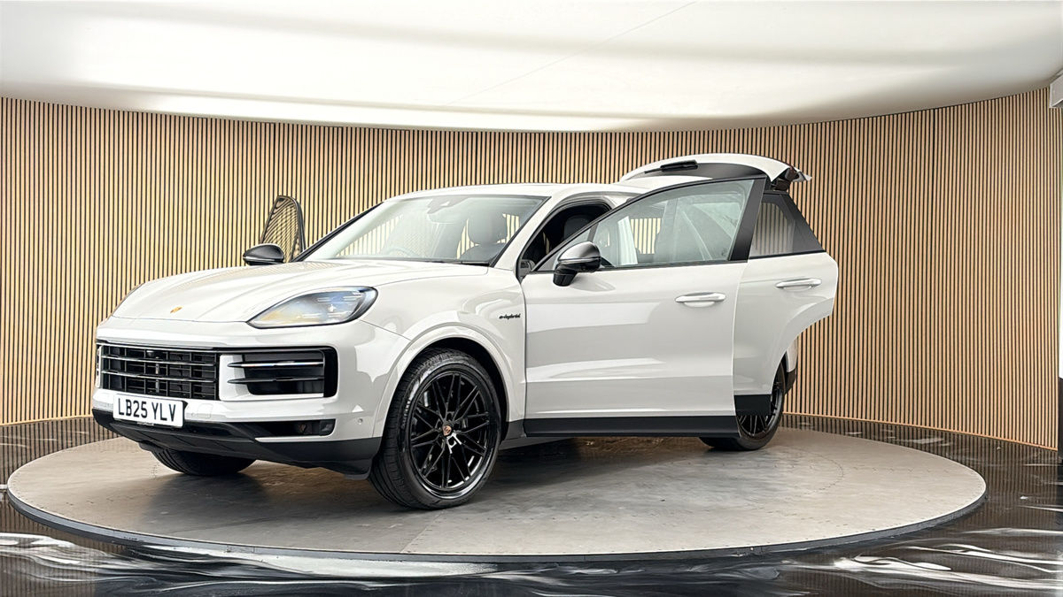 More views of Porsche Cayenne