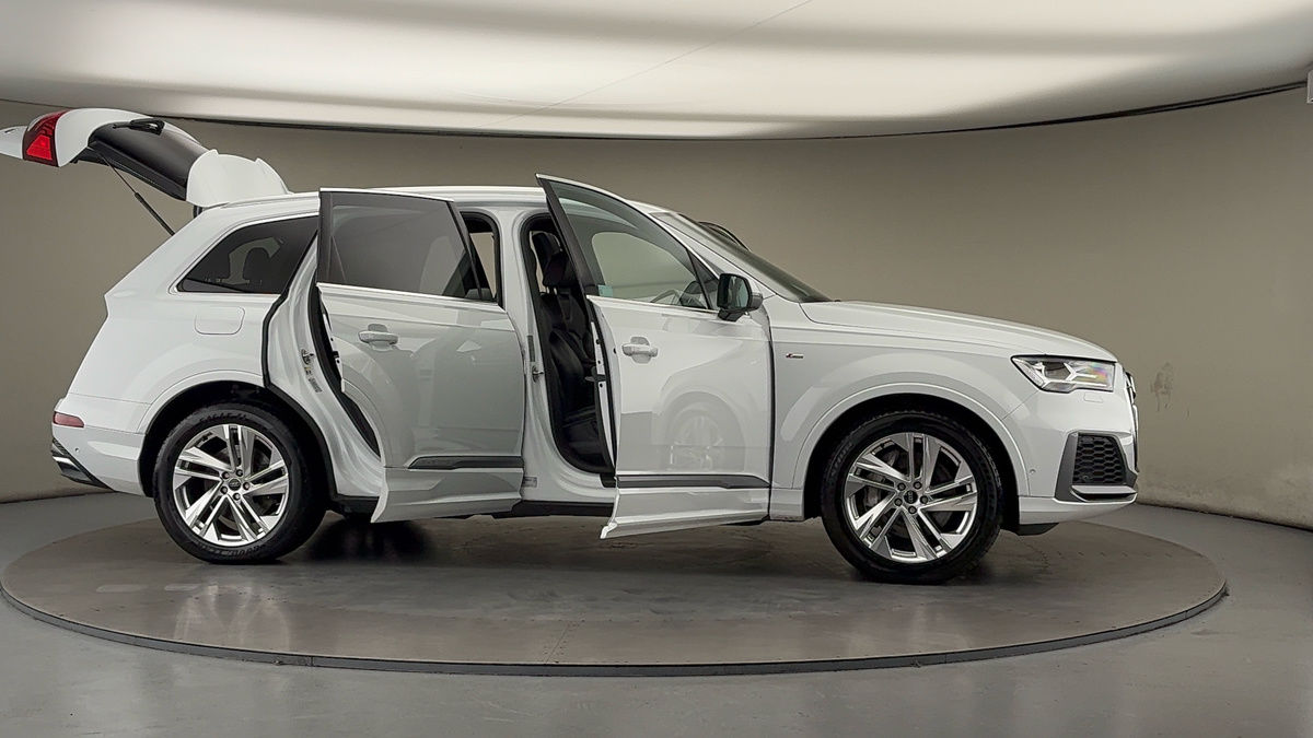 More views of Audi Q7