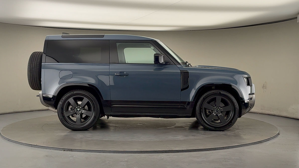 Land Rover Defender 90 Image 16